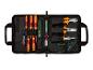 Ensemble d'outils avec tournevis, pinces et autres outils dans un sac noir.