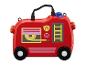 Une valise jouet rouge en forme de camion de pompiers avec des roues et une poignée.