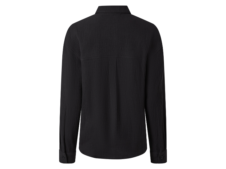 Chemise noire à manches longues texturée.