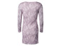 Une robe rose à imprimé serpent