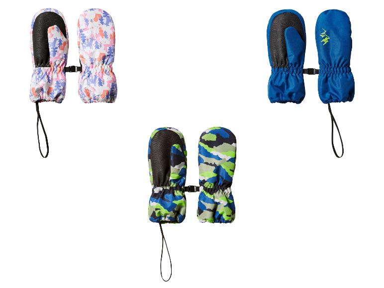 Trois paires de moufles pour enfants : une avec un motif animal coloré, deux bleues unies et une avec un motif camouflage bleu et vert.