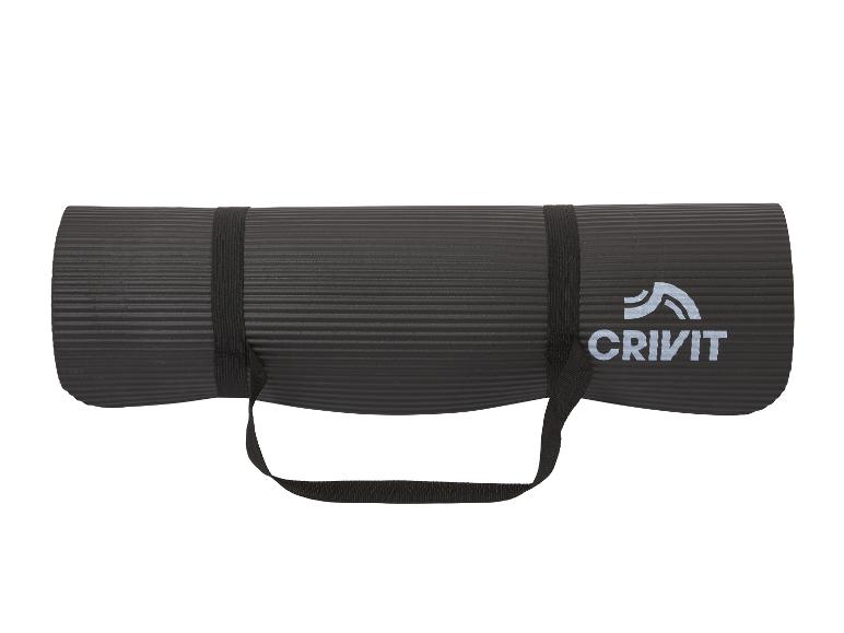 Tapis d'exercice Crivit noir enroulé avec une sangle de transport.