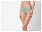 Culotte sage verte sur un mannequin.