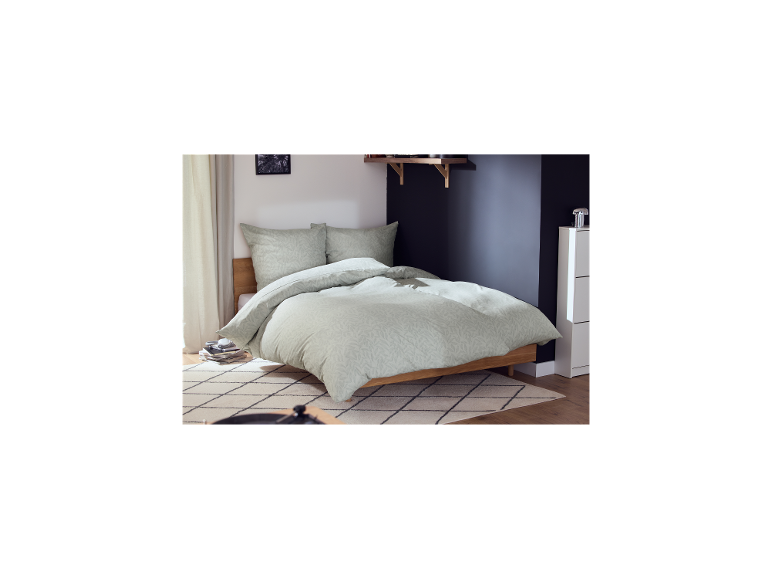 Parure de lit en satin de microfibre LIVARNO home vert clair avec motif de feuilles.