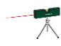 Niveau laser vert avec trépied, projetant une ligne laser rouge.