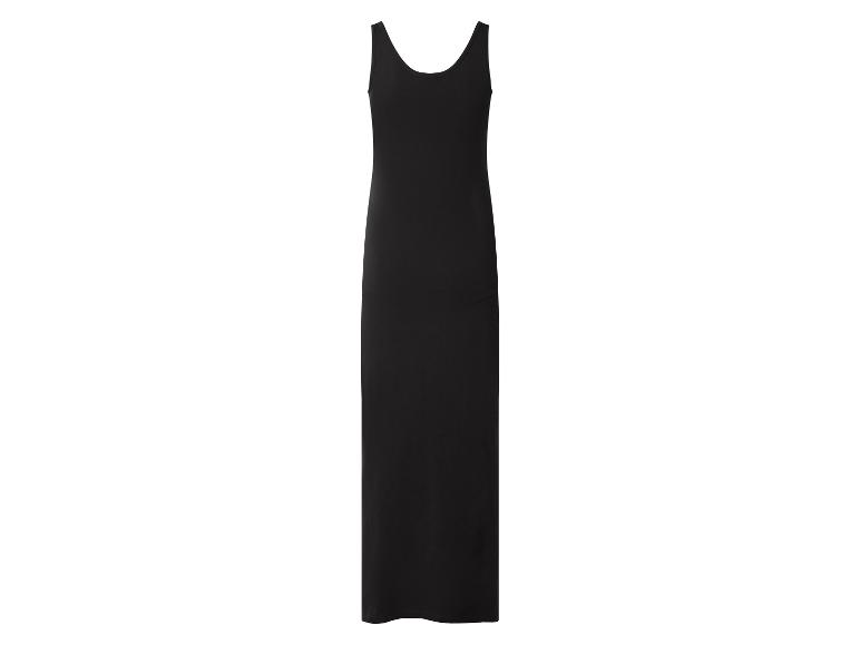 Robe longue noire à bretelles.