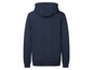 Un sweat à capuche bleu foncé.