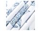 Tissu blanc avec motif bleu marine de poissons stylisés.