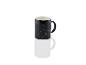 Une tasse noire avec des constellations.