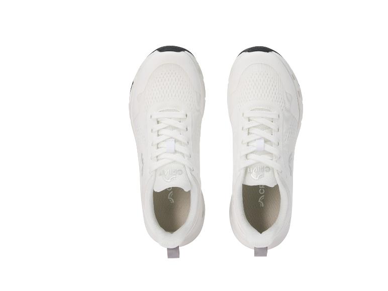 Une paire de chaussures de sport blanches avec des détails noirs et gris, vue de dessus.