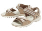 Sandales beiges avec des rayures blanches et la marque Gabor.