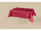 Nappe rouge à étoiles blanches sur une table en bois.