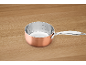 Casserole en cuivre avec intérieur en acier inoxydable et graduations de 0,5 L et 1,0 L.