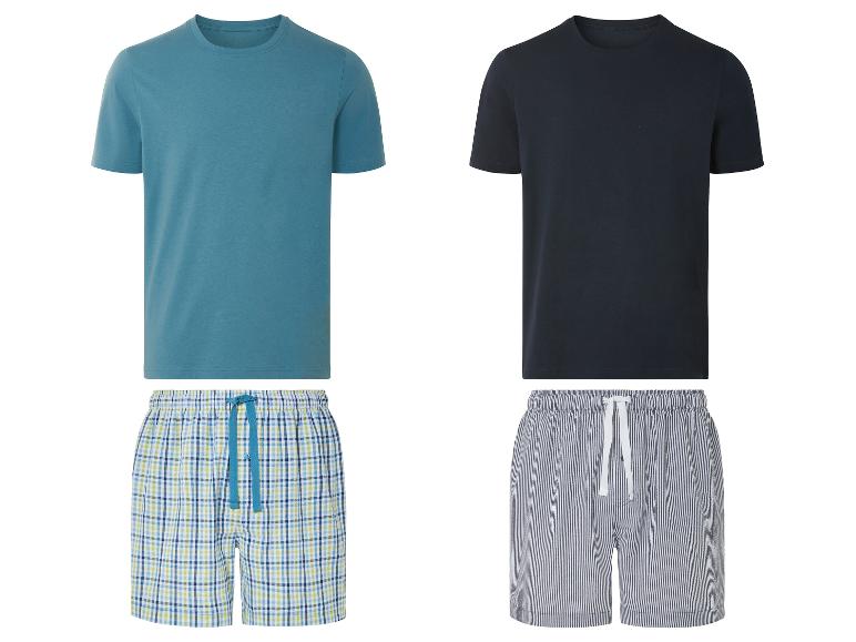 Pyjamas : t-shirts et shorts à carreaux et rayures.