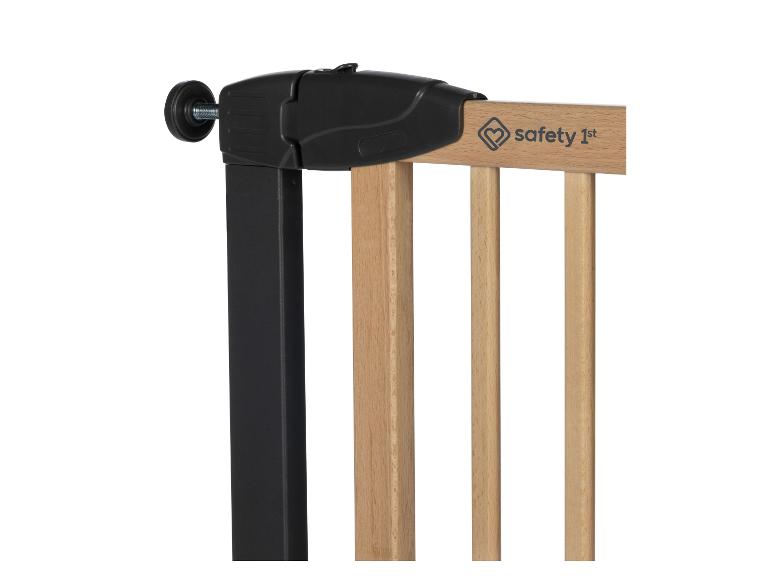Barrière de sécurité enfant en bois avec mécanisme de verrouillage noir.