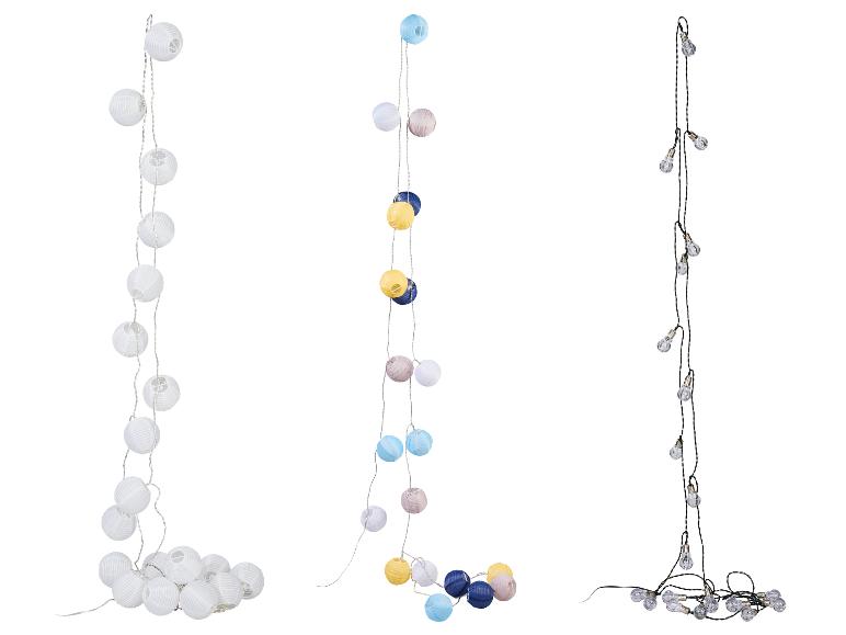 Trois guirlandes lumineuses décoratives : lanternes en papier blanches, lanternes en papier colorées et ampoules transparentes.