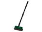 Une brosse Parkside pour nettoyeur haute pression avec un long manche télescopique.