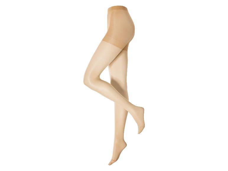 Collants nude sur jambes de mannequin