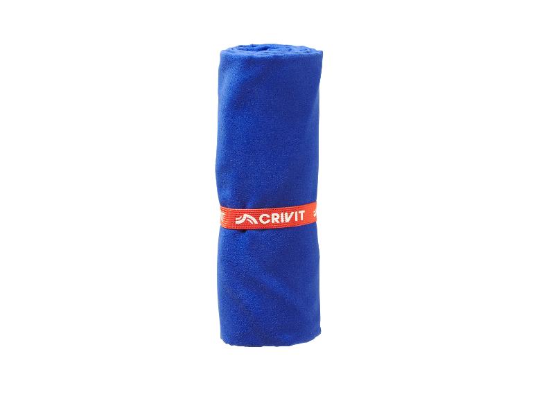 Serviette de sport bleue roulée avec une bande orange