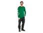 Homme portant un t-shirt vert Parkside à manches longues et un pantalon noir.