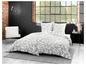 Une literie grise avec un motif floral blanc, y compris des taies d'oreiller.