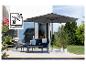Parasol gris sur une terrasse moderne avec salon de jardin et plantes, protection UV 80