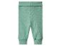 Pantalon de bébé côtelé vert clair avec une large ceinture repliable et des chevilles resserrées.