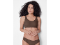 Femme en soutien-gorge et culotte marrons Commando.