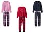 Trois ensembles de pyjamas : rose avec pantalon à carreaux, rouge avec pantalon à carreaux et bleu marine avec pantalon à carreaux.