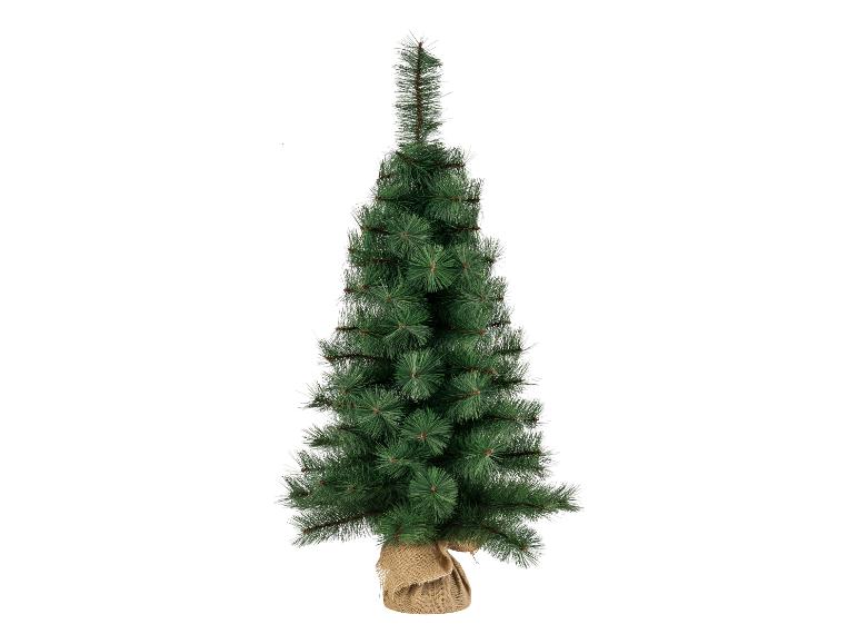 Un sapin de Noël artificiel dans un pot en jute.
