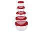 Ensemble de récipients en plastique transparent empilables avec couvercles rouges.
