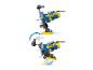 Deux vues d'un robot LEGO bleu et jaune, montrant sa tête bouger de haut en bas.