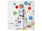 Un enfant porte un costume d'astronaute avec l'inscription 'Space' sur la poitrine.