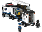 Camion de police en jouet avec des figurines de policiers et d'un voleur.