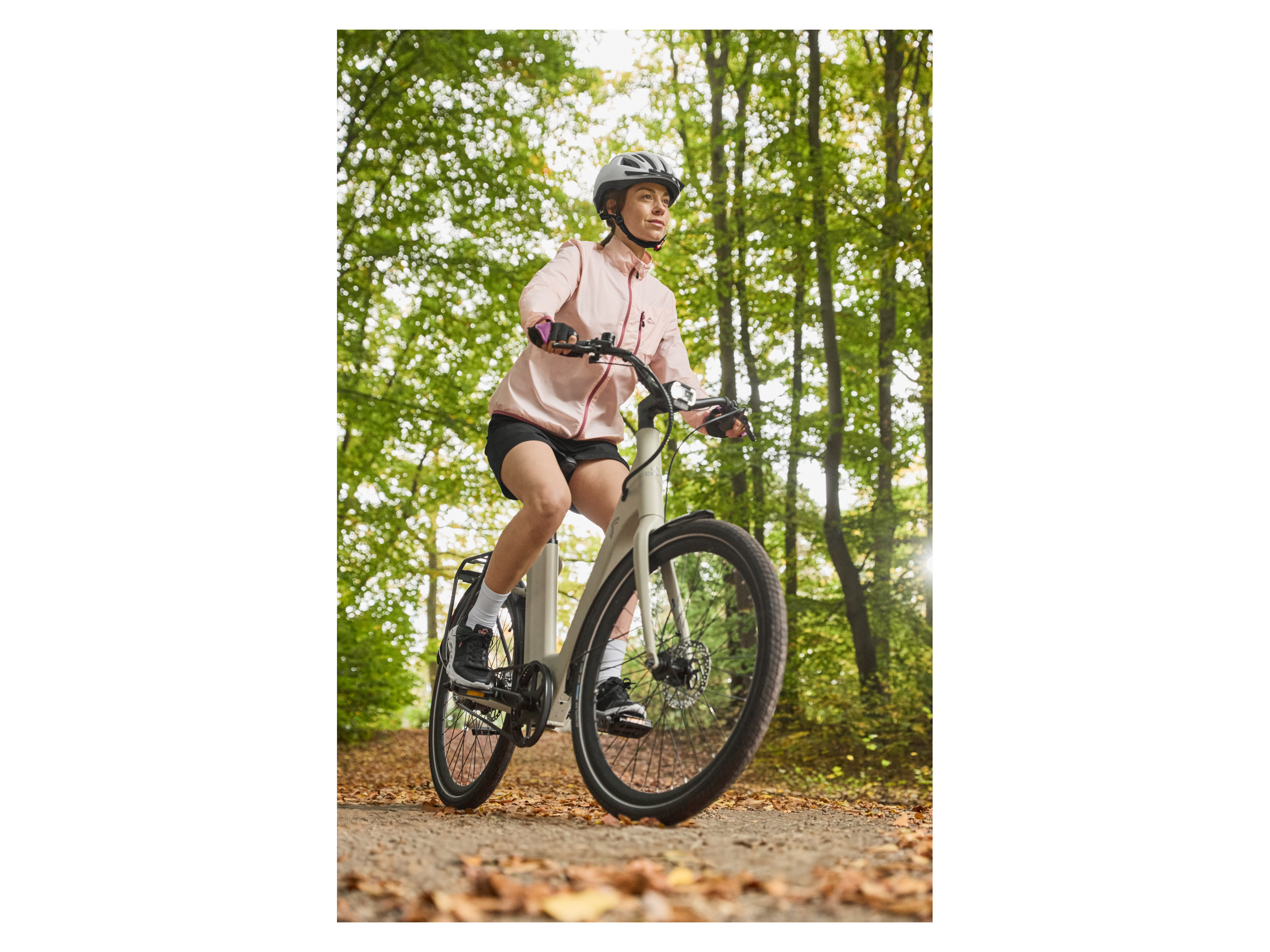 CRIVIT Casque de vélo avec feu arrière - 19