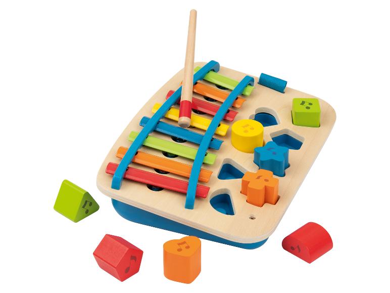 Jouet en bois avec xylophone et trieur de formes aux couleurs vives.