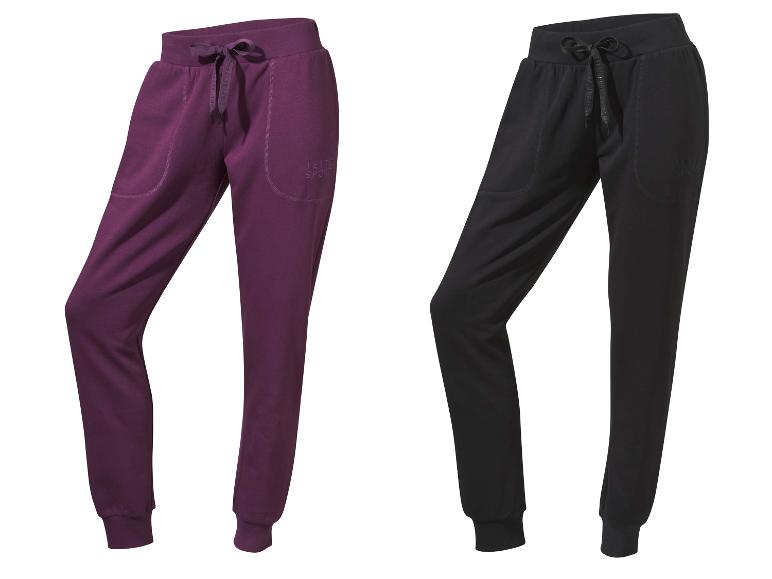 Deux paires de pantalons de survêtement Jette Sport, un noir et un violet.