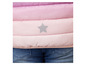 Une veste matelassée rose avec une étoile argentée