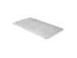 Matelas matelassé gris clair avec motif diamant sur fond blanc
