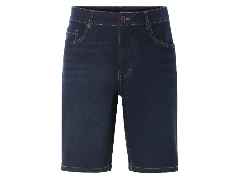 Shorts en jean bleu foncé.