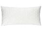 Un oreiller rectangulaire blanc matelassé.