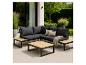 Salon de jardin avec coussins gris foncé et tables en bois sur une terrasse.