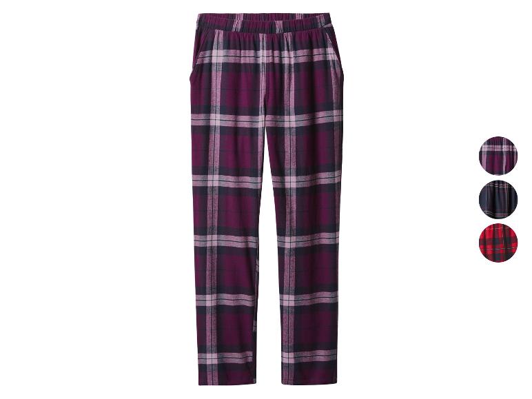 Pantalon de pyjama à carreaux en violet, bleu et rouge.