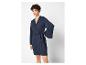 Une robe bleu marine à manches longues et à nouer à la taille.