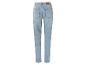 Un jean bleu clair de Denim Department.