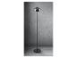 Lampe sur pied moderne avec abat-jour en verre noir.