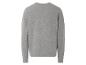 Un pull gris à manches longues.