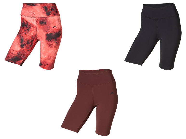 Trois shorts de sport de couleurs et motifs différents.