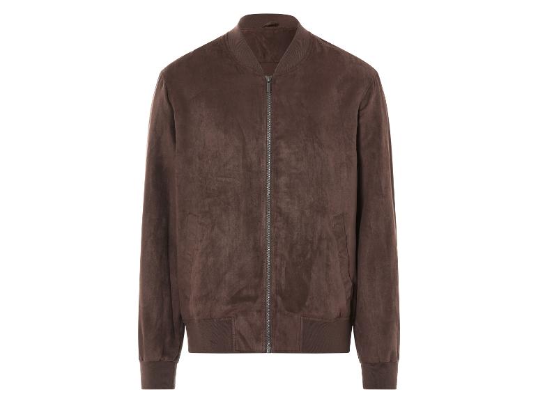 Une veste bomber marron en daim.