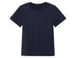 Un t-shirt bleu marine à manches courtes.
